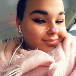 Meet your Posher, Alexis